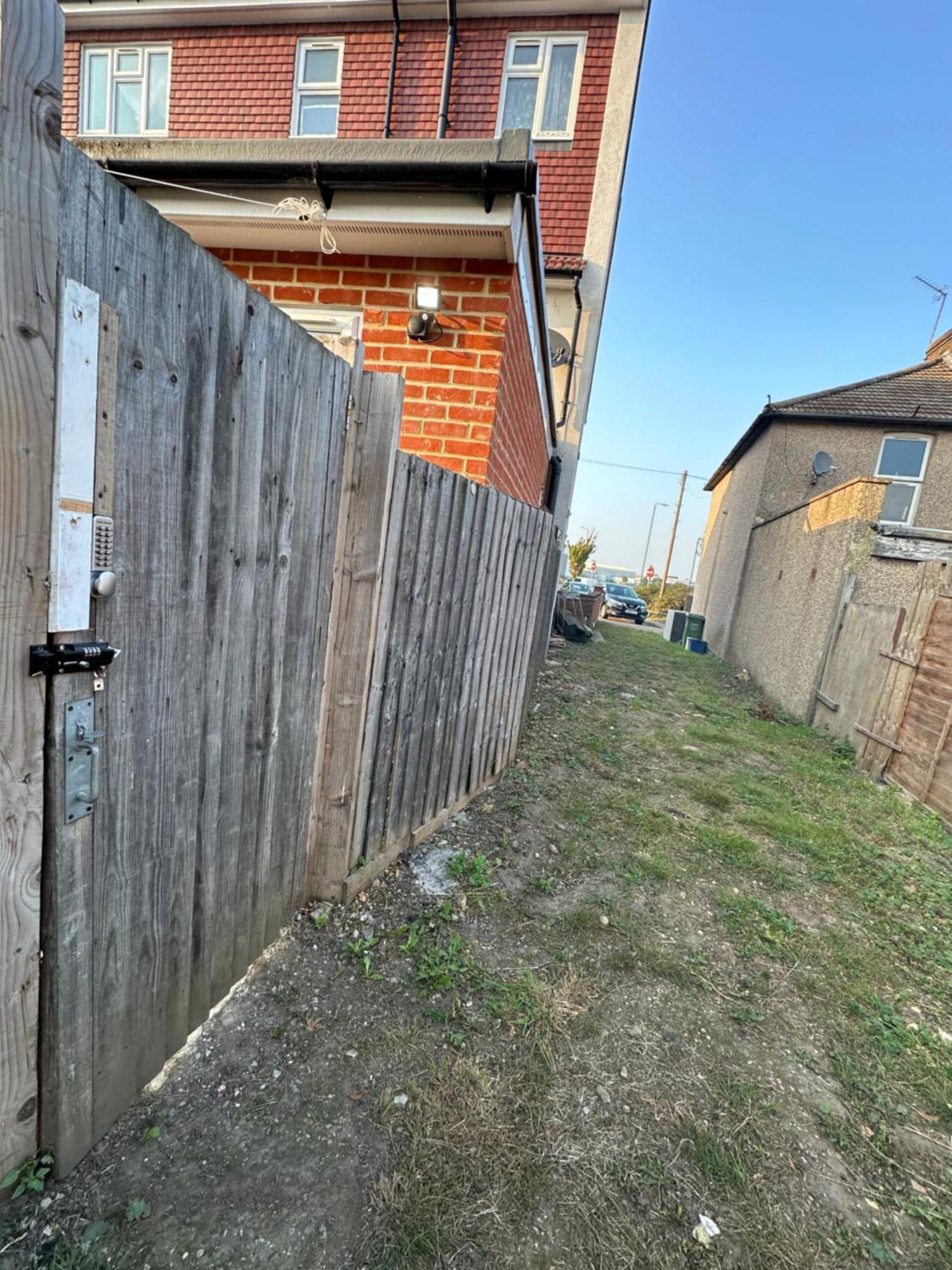 Luxury Ensuite Studio In Crayford Dartford Bexley London With Full Kitchen And Side Garden Alleyway Entrance Erith Kültér fotó