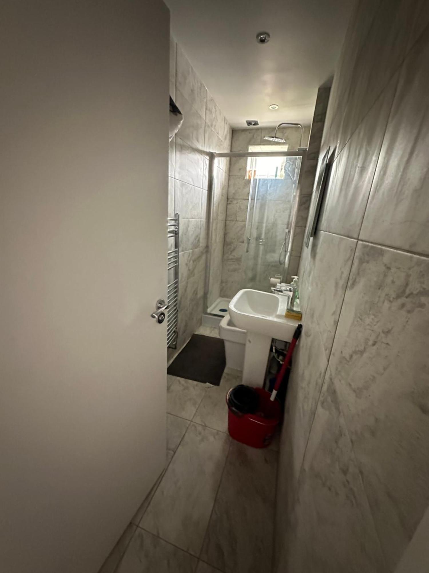 Luxury Ensuite Studio In Crayford Dartford Bexley London With Full Kitchen And Side Garden Alleyway Entrance Erith Kültér fotó