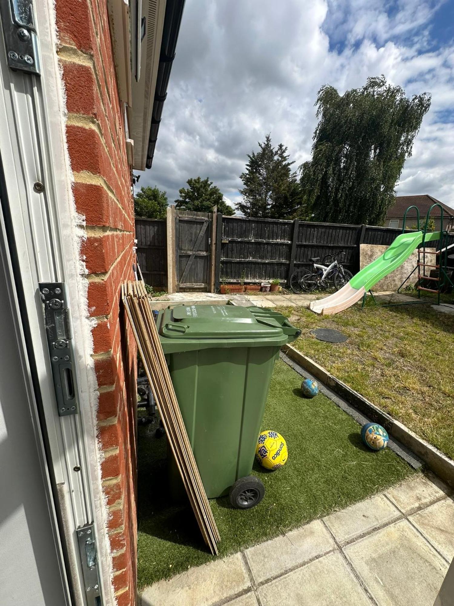 Luxury Ensuite Studio In Crayford Dartford Bexley London With Full Kitchen And Side Garden Alleyway Entrance Erith Kültér fotó