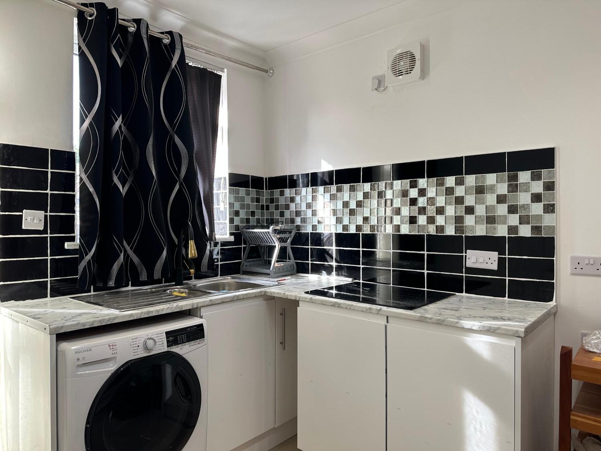 Luxury Ensuite Studio In Crayford Dartford Bexley London With Full Kitchen And Side Garden Alleyway Entrance Erith Kültér fotó